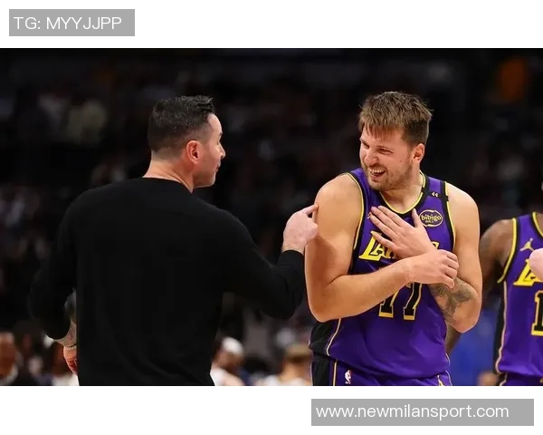 小里与东契奇的默契搭档雷迪克谈勒布朗缺阵的影响与应对策略